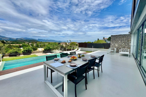 Helle Villa mit großem Garten und Salzwasserpool in Establiments