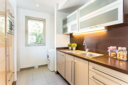 Küche mit Waschmaschine