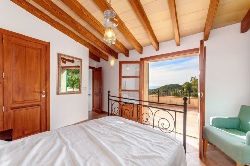 Schlafzimmer mit direktem Terrassenzugang
