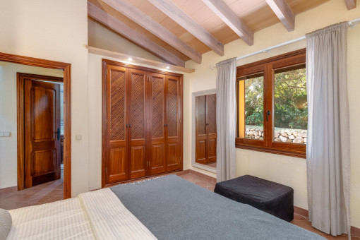 Schlafzimmer mit Einbauschrank