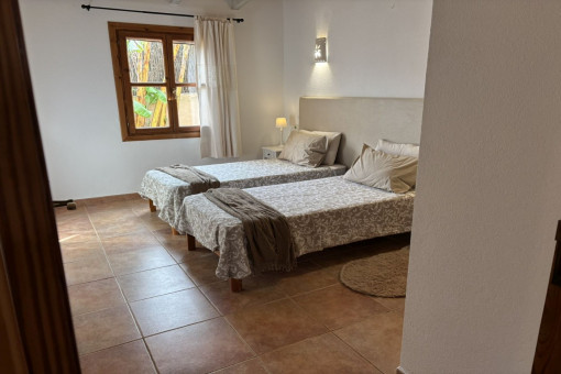 Weiteres Schlafzimmer mit zwei separaten Betten