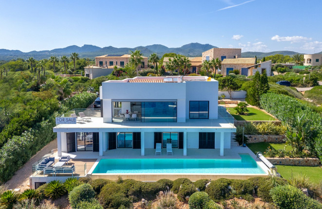 Exklusive moderne Villa in erster Meereslinie – Cala Murada