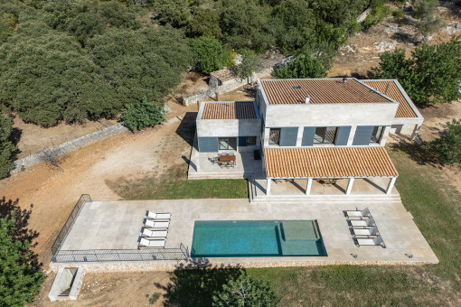 Finca mit Pool aus der Vogelperspektive