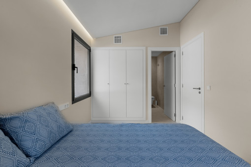 Schlafzimmer im separaten Apartment mit Bad en Suite
