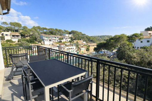 Ruhig gelegenes Haus mit Hafenblick in Cala Figuera