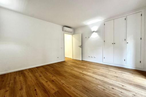 Schlafzimmer mit Einbauschrank