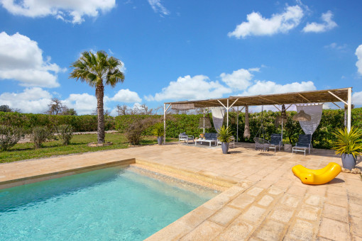 Pool mit Treppeneingang