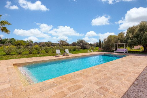 Pool mit Treppeneingang