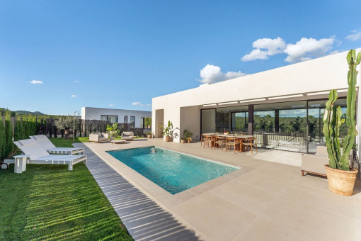 Moderne Design Neubau Villa mit Meerblick nahe der schönen Bucht Cala Romantica möbliert und sofort bezugsbereit