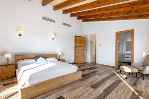 ...und Badezimmer en Suite und begehbaren Kleiderschrank