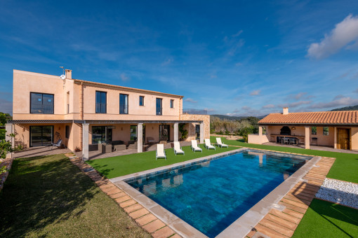Großzügige Finca zwischen Felanitx und Portocolom mit Pool, Wellnessbereich und Weitblick