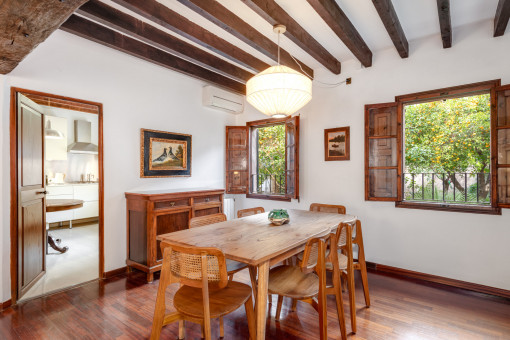 Charmanter offener Essbereich 