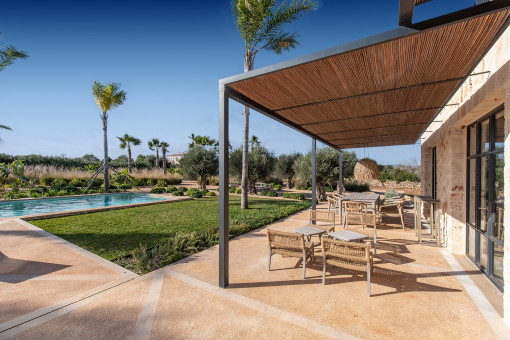 Pergola-Terrasse mit Sitzbereich