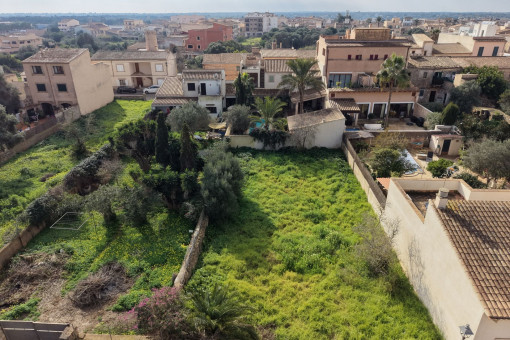 Zentrale Lage in ruhiger Sackgasse, wenige Schritte vom Plaza entfernt