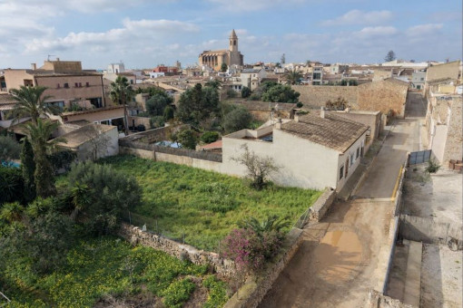 Grundstück in fußläufiger Lage zu Restaurants, Cafés und Markt