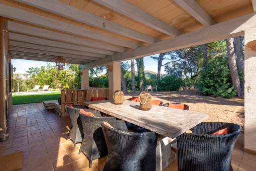 Essbereich auf überdachter Terrasse