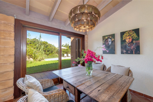 Essbereich mit Gartenzugang