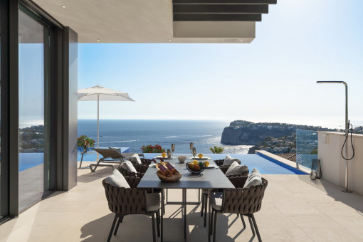 Elegante Designervilla mit fantastischem Meerblick in Cala Llamp