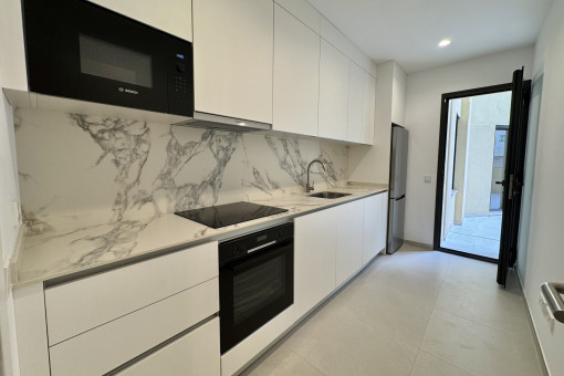 Moderne 3-Schlafzimmer-Neubauwohnung in Toplage von Palma mit Patio Tiefgarage und Abstellraum zur Saisonmiete