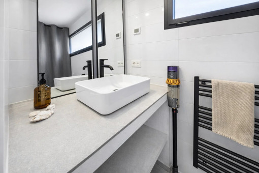 Separates Badezimmer im Erdgeschoss