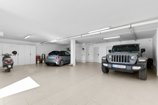 Großzügige Tiefgarage