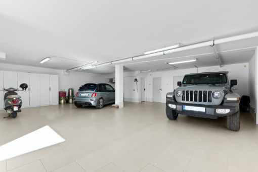 Großzügige Tiefgarage