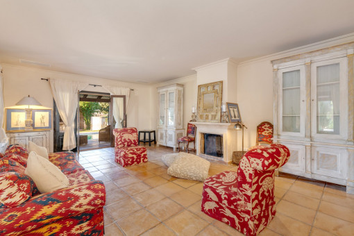 Gemütliches Wohnzimmer mit Kamin