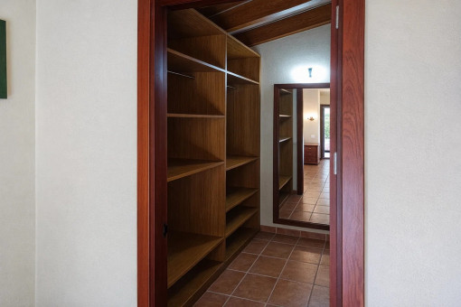 Begehbarer Kleiderschrank