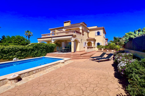 Schöne Doppelhaushälfte mit Pool in Bahia Azul