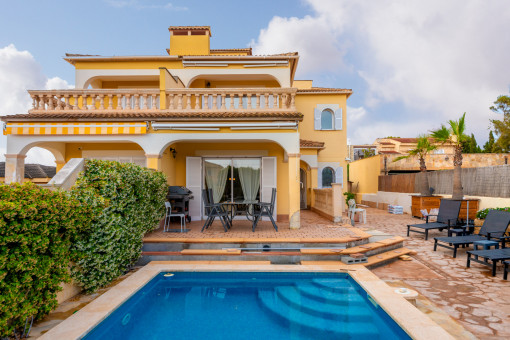 Schöne Doppelhaushälfte mit Pool in Bahia Azul