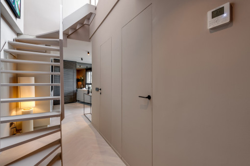 Flur mit Tapetentüren