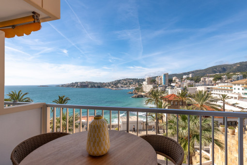 Helles und vollständig renoviertes Apartment mit wunderschönem Meerblick in Cala Major