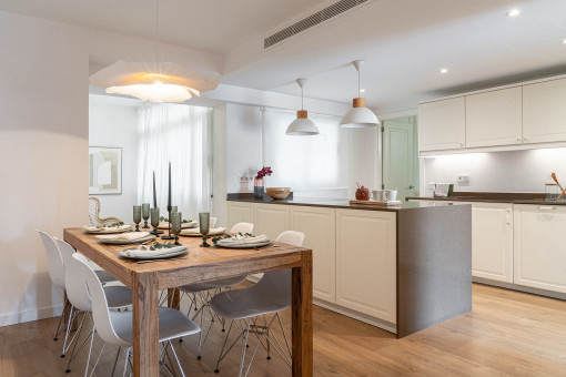 Offene Küche mit Essbereich 