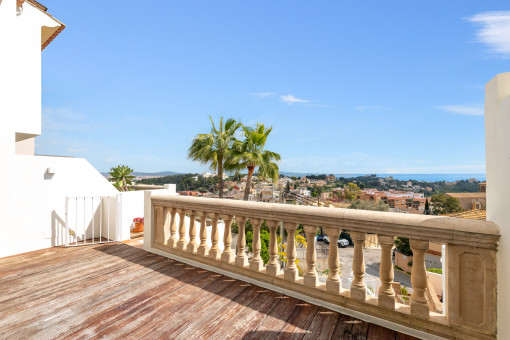 Ruhiges freistehendes Haus mit Garage, Pool und schönem Meerblick in Génova