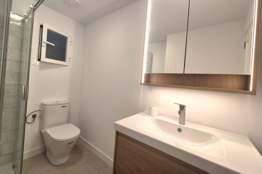 Badezimmer mit Dusche