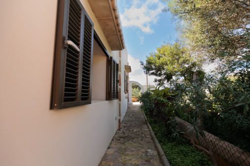 Durchgang zwischen Terrassen