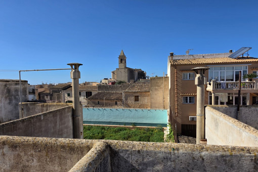 Stadthaus zum renovieren mit Garage und großer Dachterrasse im Herzen von Santanyi