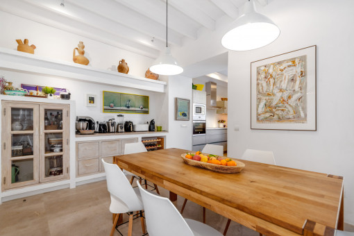 Blick in die halboffene Küche