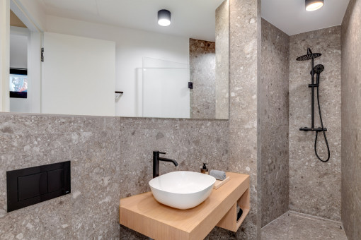 Zweites Badezimmer