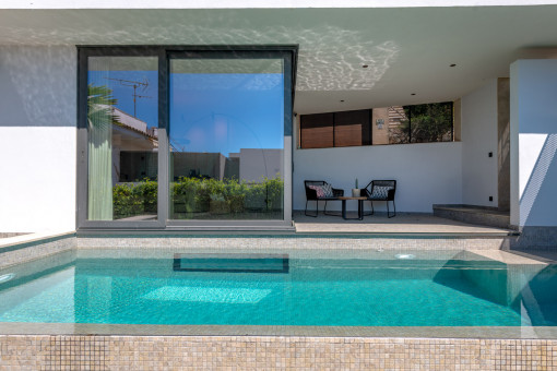Blick zur Poolterrasse