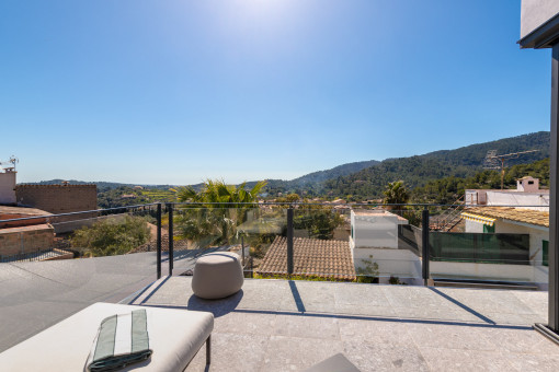 Dachterrasse mit Weitblick über Alaró und die umliegende Landschaft