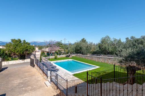Garten mit Pool