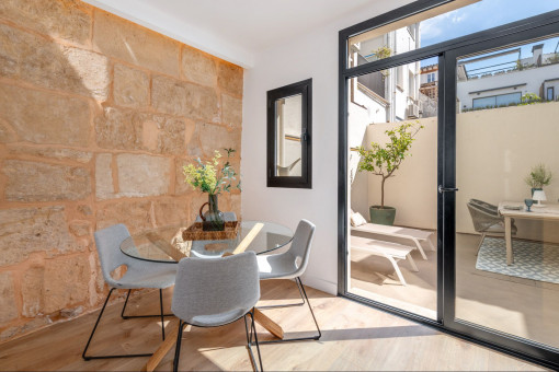 Charmante Wohnung mit großem Patio und hohen Decken nahe des Marktes von Santa Catalina