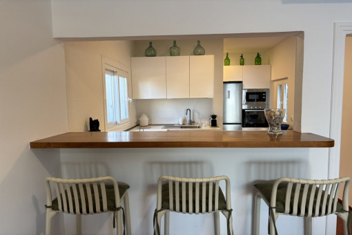 Küche mit Durchreiche