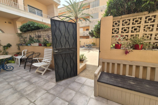 Private Terrasse mit Zugang zum Gemeinschaftsbereich 