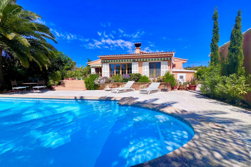 lichtdurchflutetes Haus mit Pool in Bahia Grande