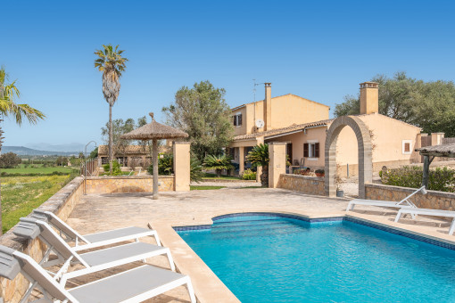 Schöne authentische Finca mit Ferienvermietlizenz in Son Macia