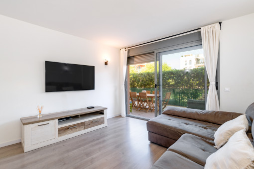 Schöne Erdgeschosswohnung mit Terrassen und Gemeinschaftspool in Palma.