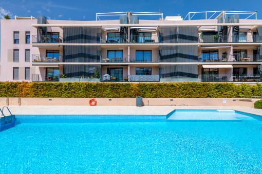 Großer Pool