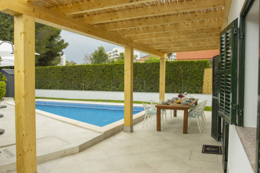 Überdachte Terrasse